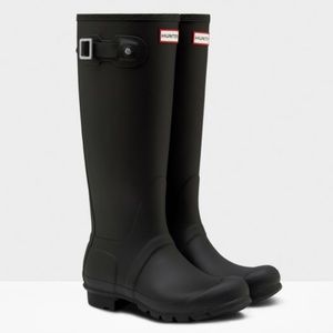 Hunter Tall Original Rain Boot in Black Size 7